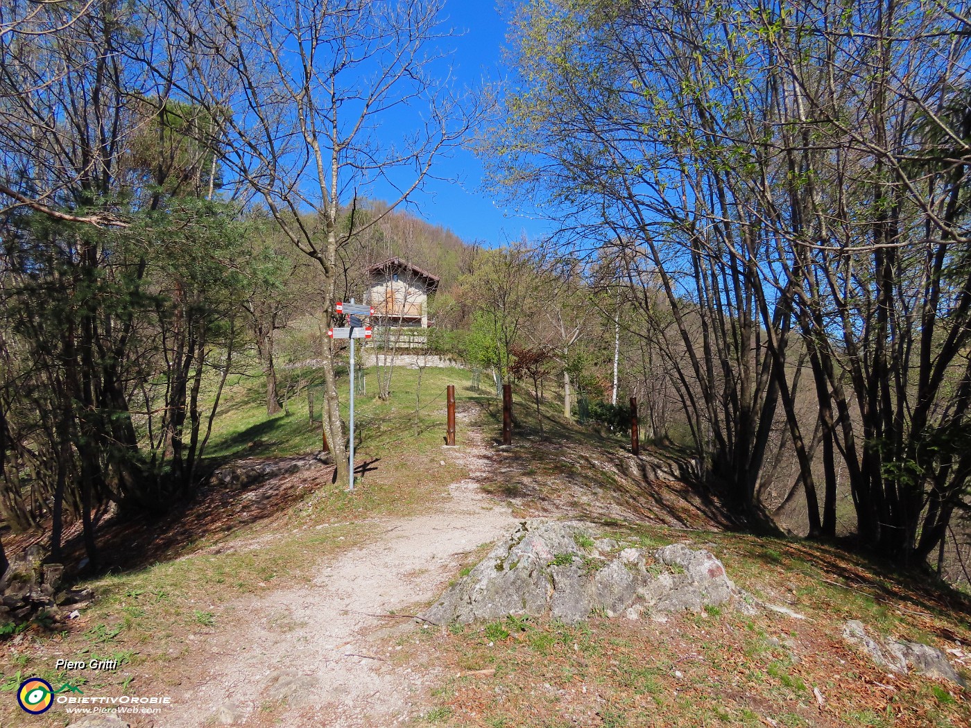 36 Dal Rocol di Ciàrec risalito all'incrocio del sentieri 597 e 594 ....JPG